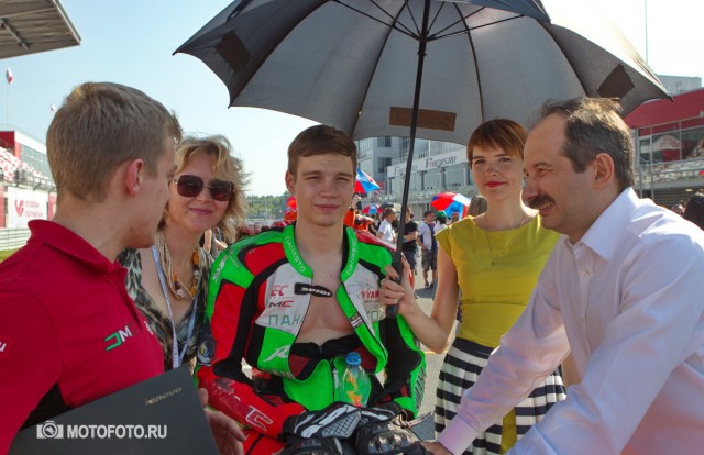 RSBK - Финальная гонка Supersport на Moscow Raceway: Алексей Иванов с семьей на поул-позиции, но нужна только победа RSBK - Финальная гонка Supersport на Moscow Raceway: Алексей Иванов с семьей на поул-позиции, но нужна только победа