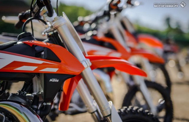 KTM 250 SX-F, KTM 350 SX-F & KTM 450 SX-F (2016) KTM 250 SX-F, KTM 350 SX-F & KTM 450 SX-F (2016)