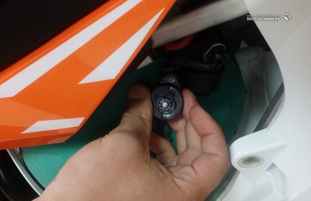 KTM 350 SX-F: в память можно прошить до 9 карт зажигания, 3 из которых можно переключать по ходу тренировки или гонки KTM 350 SX-F: в память можно прошить до 9 карт зажигания, 3 из которых можно переключать по ходу тренировки или гонки