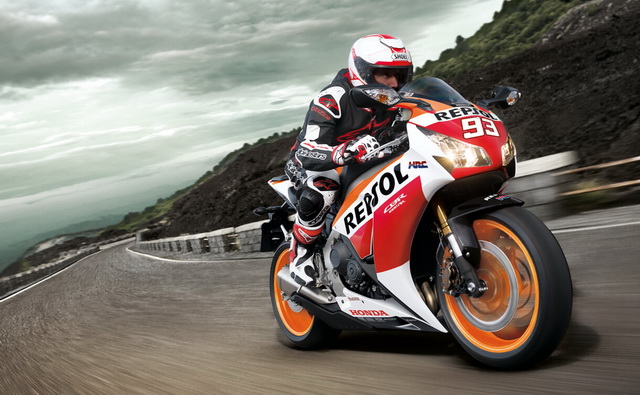 Honda снижает цены на мотоциклы до 245000 рублей title=