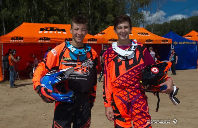 Тест-драйв МОТОГОНКИ.РУ - 2016 KTM 250 SX-F, KTM 350 SX-F & KTM 450 SX-F: Артем Назаров (слева) и Кирилл Гаврилов (справа) Тест-драйв МОТОГОНКИ.РУ - 2016 KTM 250 SX-F, KTM 350 SX-F & KTM 450 SX-F: Артем Назаров (слева) и Кирилл Гаврилов (справа)