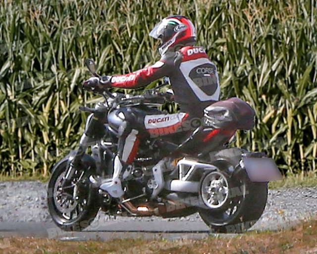 Чоппер Ducati Diavel с DVT и ремнем появится на EICMA-2015? title=