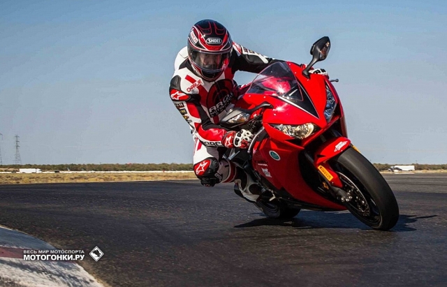 Киану Ривз выбирает Alpinestars и SHOEI title=