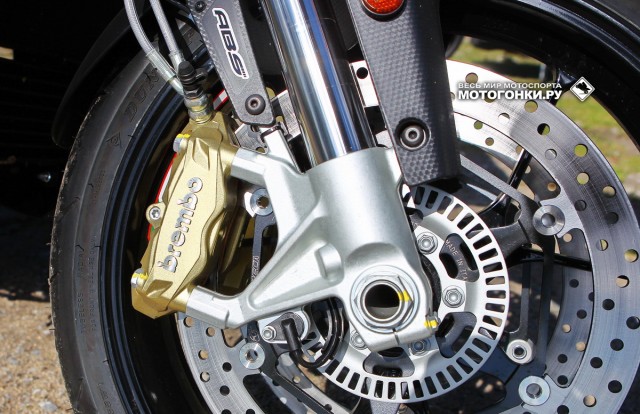 Тест-драйв APRILIA Caponord 1200 Travel: моноблочные тормоза Brembo M432, как у Супербайка RSV4 Тест-драйв APRILIA Caponord 1200 Travel: моноблочные тормоза Brembo M432, как у Супербайка RSV4