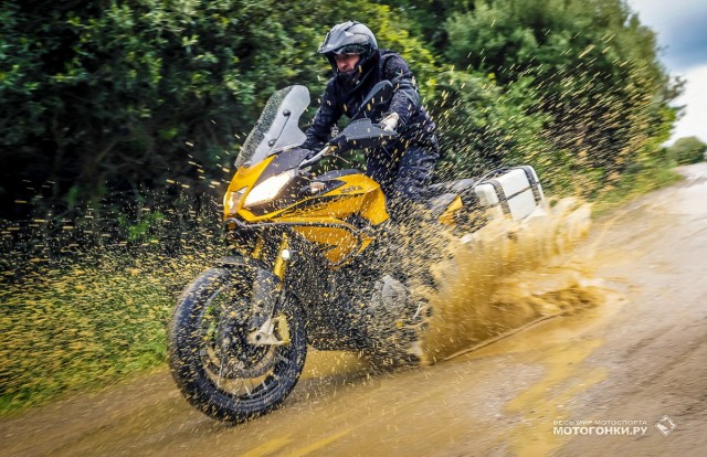 Тест-драйв APRILIA Caponord 1200 версия Rally: чуть более высокое стекло, алюминиевые кофры и возможность установки дополнительных баков на 33 л. Тест-драйв APRILIA Caponord 1200 версия Rally: чуть более высокое стекло, алюминиевые кофры и возможность установки дополнительных баков на 33 л.