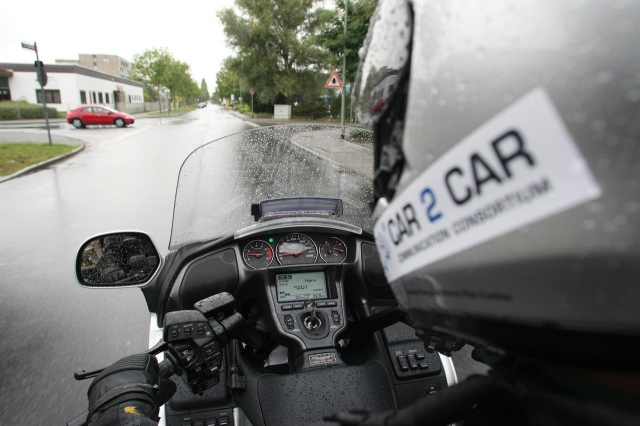 Honda, BMW и Yamaha вместе создадут систему безопасности для мотоциклов title=
