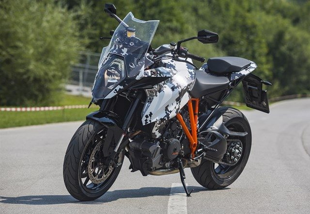 KTM 1290 SuperDuke GT появится на EICMA-2015? title=