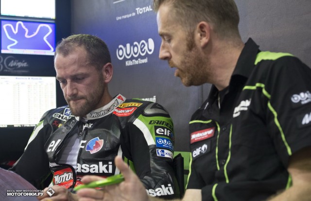 WSBK Qatar - гараж Kawsaki Racing, Том Сайкс WSBK Qatar - гараж Kawsaki Racing, Том Сайкс