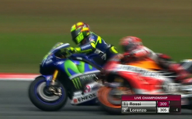 MotoGP: Валентино Росси вынес Маркеса из гонки в Сепанге (видео) title=