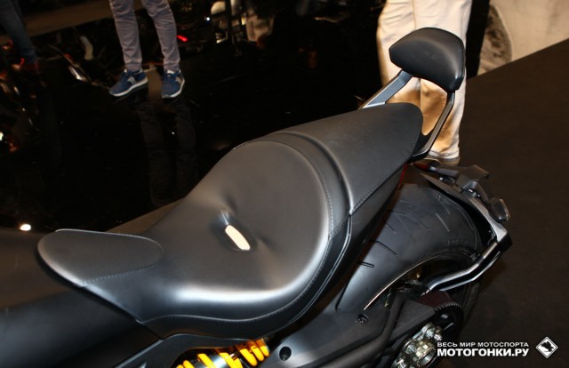 EICMA-2015: Картинки с выставки - Ducati XDIAVEL - как вариант, комфортное седло для двоих, со спинкой EICMA-2015: Картинки с выставки - Ducati XDIAVEL - как вариант, комфортное седло для двоих, со спинкой