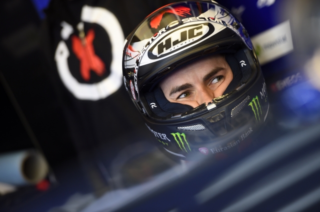 MotoGP: Хорхе Лоренцо вынужден сменить поставщика шлемов? title=