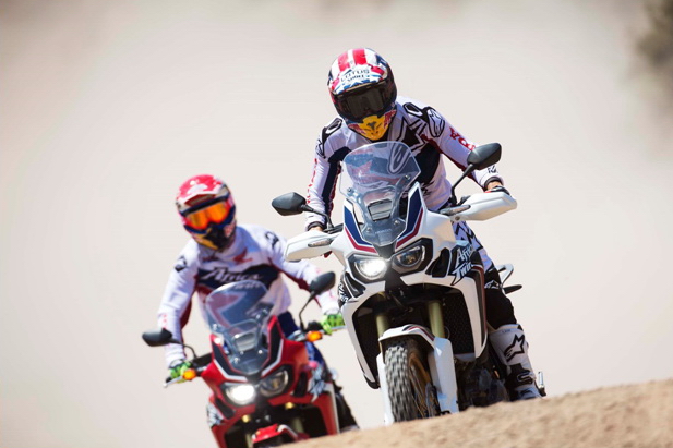 Видео: Марк Маркес и Хуан Барреда обкатали Honda Africa Twin CRF1000L title=
