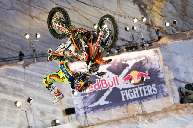 Видео - Red Bull X-Fighters 2015: весь сезон и все трюки title=