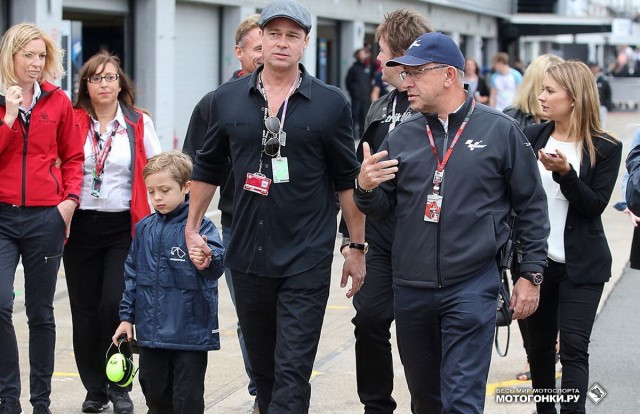 MotoGP 2015 British GP 12th Round: Брэд Питт (Brad Pitt) с сыном - VIP-гости в паддоке MotoGP 2015 British GP 12th Round: Брэд Питт (Brad Pitt) с сыном - VIP-гости в паддоке