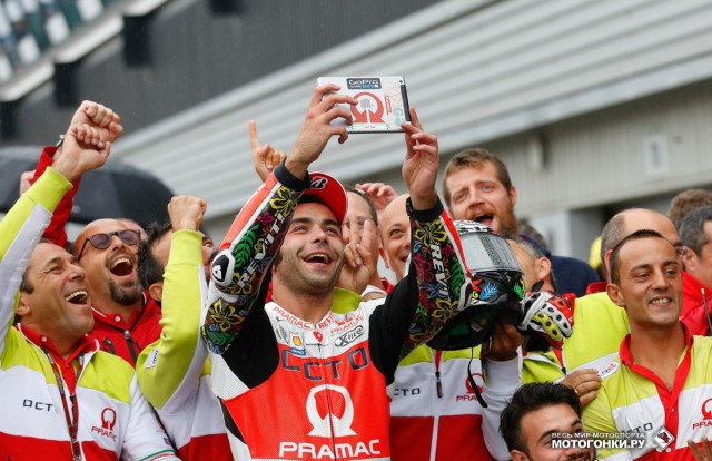 MotoGP 2015 British GP 12th Round: дебютный подиум для Данило Петруччи в Королевском классе, и сразу - 2-е место! MotoGP 2015 British GP 12th Round: дебютный подиум для Данило Петруччи в Королевском классе, и сразу - 2-е место!