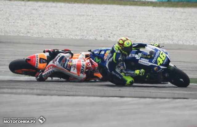 MotoGP 2015 Malaysian GP 17 Round: инцидент Валентино Росси и Марка Маркеса по кадрам MotoGP 2015 Malaysian GP 17 Round: инцидент Валентино Росси и Марка Маркеса по кадрам