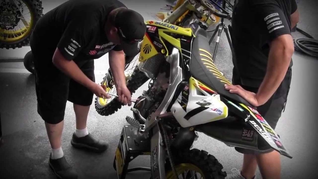 AMA Supercross: Yoshimura Suzuki пропустит Anaheim-2 из-за Стюарта title=