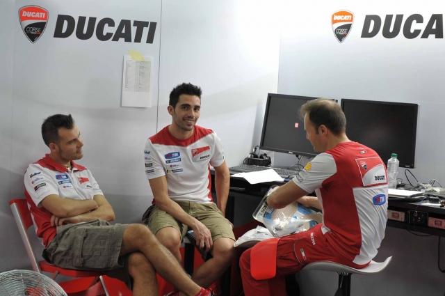 MotoGP: Миккеле Пирро - о Ducati GP16, условиях тестов и Кейси Стоунере title=