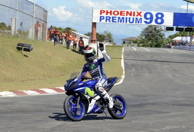 MotoGP: Хорхе Лоренцо посетил Филиппины title=