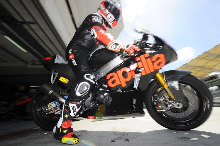 MotoGP: Принципиально новый Aprilia RS-GP готов к дебюту! title=