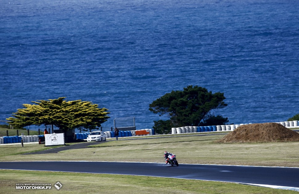 MotoGP: Виньялес опередил Маркеса в конце 2го дня тестов Phillip Island title=
