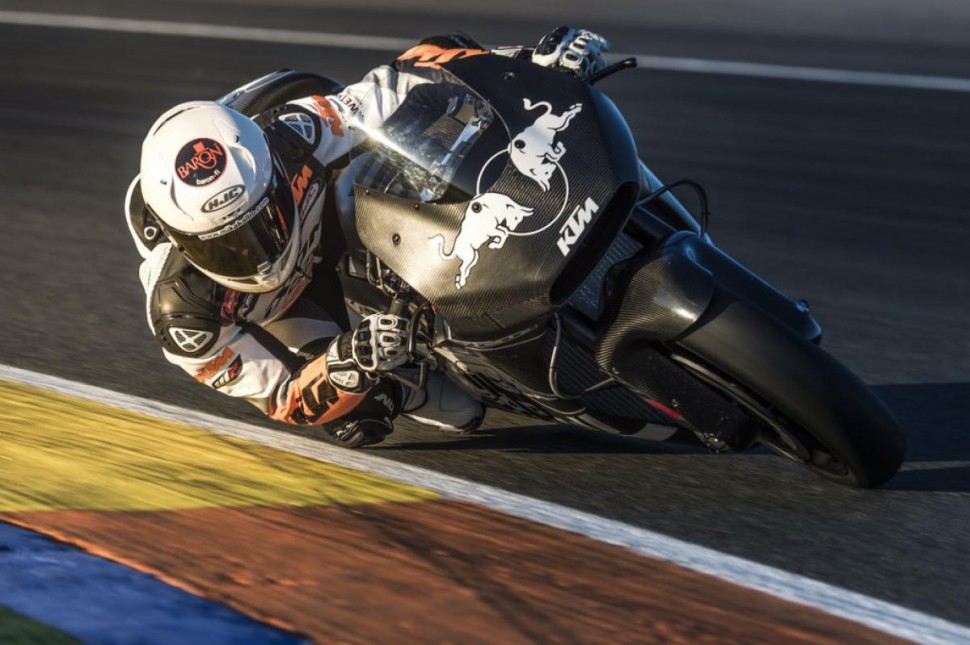 MotoGP: KTM RC16 вернулся на тесты в Испанию с Каллио и Хофманном title=