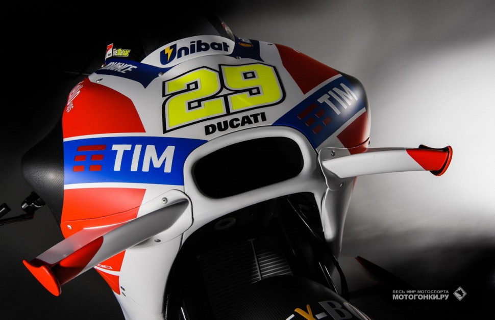 MotoGP - Ducati Factory Team & Desmosedici GP16 MotoGP - Ducati Factory Team & Desmosedici GP16