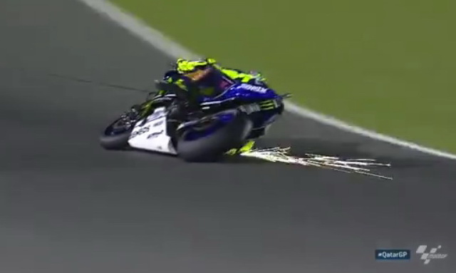 MotoGP: Видео - чудесное спасение Валентино Росси на FP2 QatarGP title=