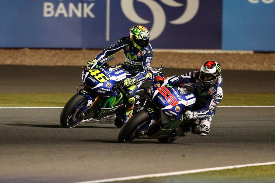 MotoGP: Видео - Что же произошло между Лоренцо и Росси на FP4? title=
