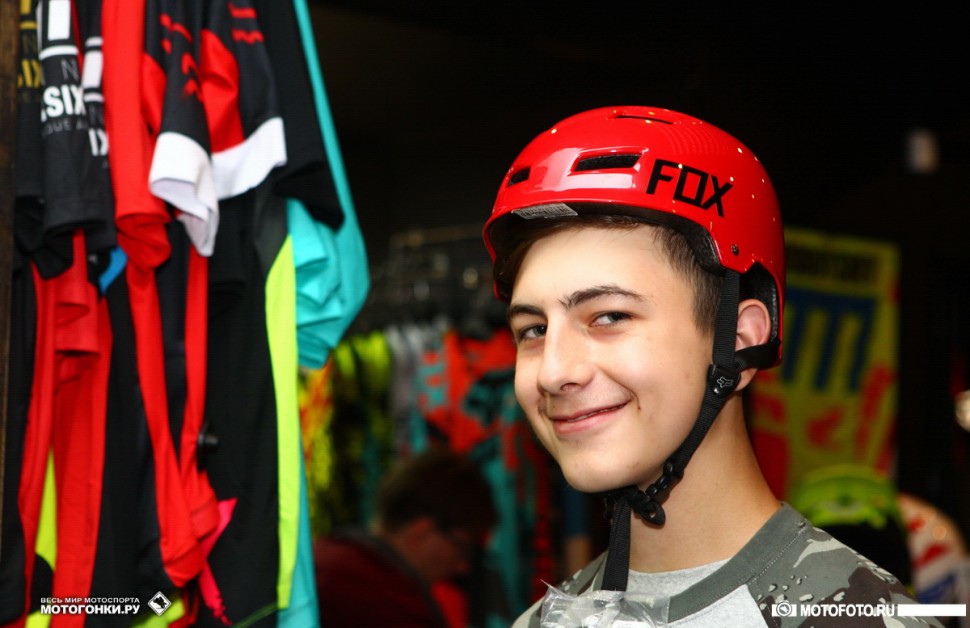 FOX Army: Downhill meets Freestyle Motorcross - какой бы не был шлем, он защитит! FOX Army: Downhill meets Freestyle Motorcross - какой бы не был шлем, он защитит!