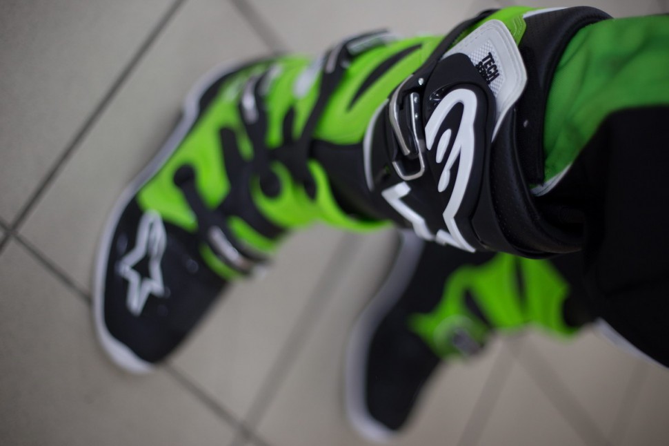 Alpinestars вне дорог: мотоботы Tech 7 представлены в линейке 2015-16 годов в девяти цветовых вариациях + версия Supermoto (черные) Alpinestars вне дорог: мотоботы Tech 7 представлены в линейке 2015-16 годов в девяти цветовых вариациях + версия Supermoto (черные)