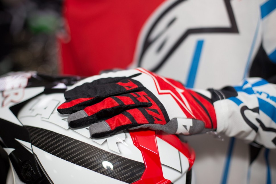 По цветам к Lazer MX8 Geotech Pure Carbon и комбо Alpinestars Tech Star идеально подходят перчатки Alpinestars Racer Supermatic По цветам к Lazer MX8 Geotech Pure Carbon и комбо Alpinestars Tech Star идеально подходят перчатки Alpinestars Racer Supermatic