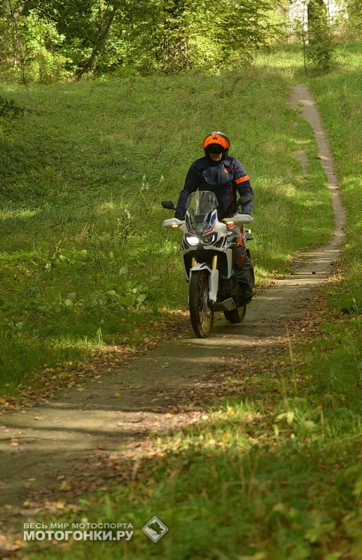 Тест-драйв Honda CRF1000D Africa Twin: подъем и спуск с пригорков для Drive Mode представляют некоторую сложность, следует переключаться в Sport Тест-драйв Honda CRF1000D Africa Twin: подъем и спуск с пригорков для Drive Mode представляют некоторую сложность, следует переключаться в Sport