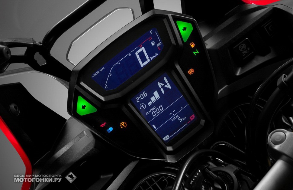 Тест-драйв Honda CRF1000D Africa Twin: в вечернее и ночное время приборная панель светится глубоким, приятным синим Тест-драйв Honda CRF1000D Africa Twin: в вечернее и ночное время приборная панель светится глубоким, приятным синим