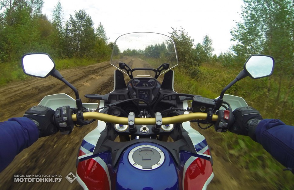 Тест-драйв Honda CRF1000D Africa Twin: песчано-глиняный грейдер после дождя - главное, не закрывать газ Тест-драйв Honda CRF1000D Africa Twin: песчано-глиняный грейдер после дождя - главное, не закрывать газ