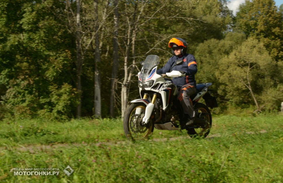 Тест-драйв Honda CRF1000D Africa Twin: на любом жестком покрытии мотоцикл заряжает уверенностью пилота Тест-драйв Honda CRF1000D Africa Twin: на любом жестком покрытии мотоцикл заряжает уверенностью пилота