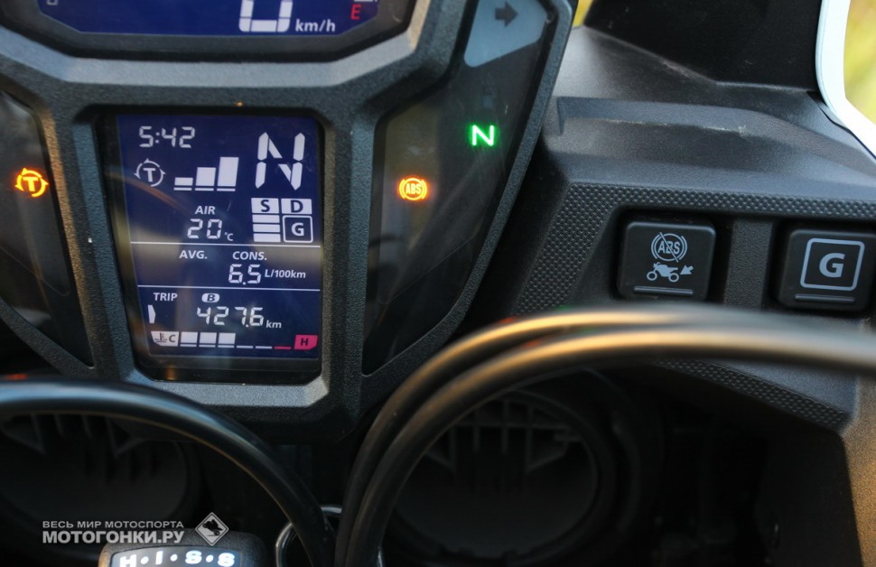 Тест-драйв Honda CRF1000D Africa Twin: при нажатии на клавишу G-Mode, зажигается соответствующий индикатор на контрольной панели Тест-драйв Honda CRF1000D Africa Twin: при нажатии на клавишу G-Mode, зажигается соответствующий индикатор на контрольной панели