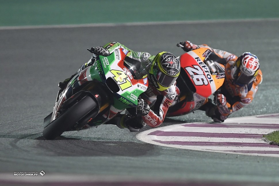 MotoGP: QatarGP - Под занавес Гран-При Катара Алеш Эспаргаро получил шанс поиграть с Дани Педросой MotoGP: QatarGP - Под занавес Гран-При Катара Алеш Эспаргаро получил шанс поиграть с Дани Педросой