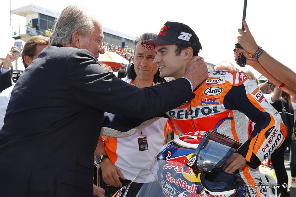 MotoGP: SpanishGP - король Испании Хуан Карлос на стартовой решетке Гран-При Испании 2017 MotoGP: SpanishGP - король Испании Хуан Карлос на стартовой решетке Гран-При Испании 2017