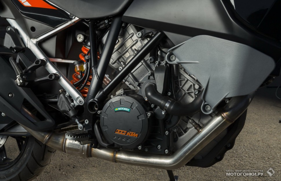 Тест-драйв KTM 1050 Adventure (2015): двигатель кажется таким же, как у 1190, на деле, только скроен по тем же лекалам, но внутри совсем иной Тест-драйв KTM 1050 Adventure (2015): двигатель кажется таким же, как у 1190, на деле, только скроен по тем же лекалам, но внутри совсем иной