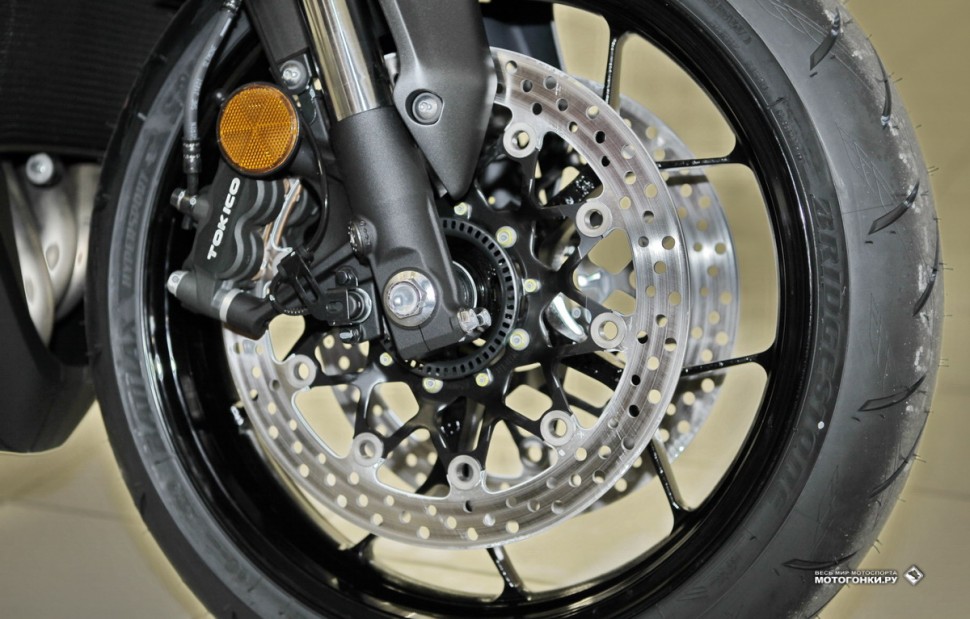 Тест-драйв Honda CBR1000RA - подвески Showa, тормоза Tokico и шины Bridgestone Battlax Тест-драйв Honda CBR1000RA - подвески Showa, тормоза Tokico и шины Bridgestone Battlax