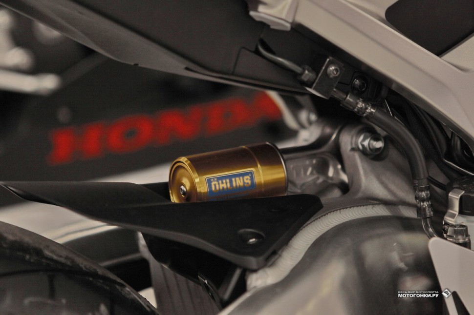 Тест-драйв Honda CBR1000SP1: Ohlins Smart-EC - полностью регулируемая электроникой подвеска Тест-драйв Honda CBR1000SP1: Ohlins Smart-EC - полностью регулируемая электроникой подвеска