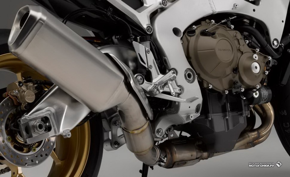 Тест-драйв Honda CBR1000RA и SP1: двигатель, рама и выхлопная система одинаковы для обеих моделей Тест-драйв Honda CBR1000RA и SP1: двигатель, рама и выхлопная система одинаковы для обеих моделей