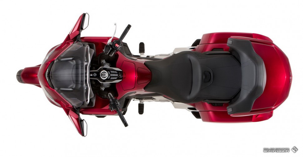 Новый Honda Gold Wing GL1800 MY18: вид сверху - еще компактней - и уже сразу на 10 см! Новый Honda Gold Wing GL1800 MY18: вид сверху - еще компактней - и уже сразу на 10 см!