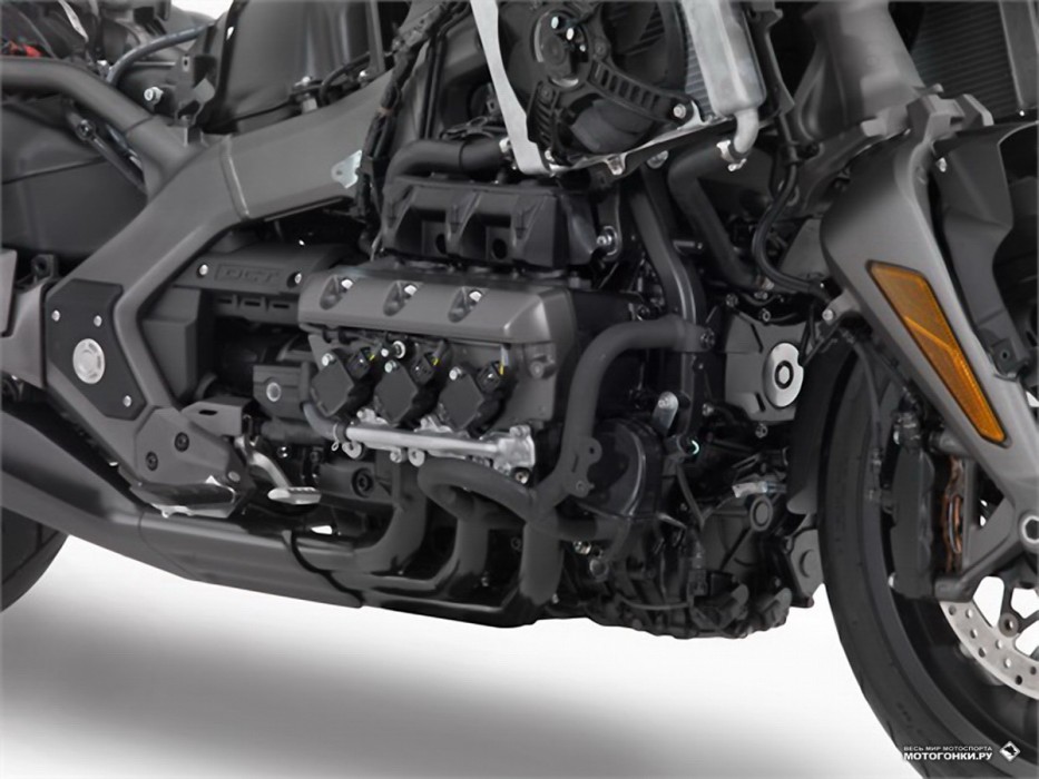 Новый Honda Gold Wing GL1800 MY18: новый двигатель короче и уже, а также более чем на 6 кг легче предшественника Новый Honda Gold Wing GL1800 MY18: новый двигатель короче и уже, а также более чем на 6 кг легче предшественника