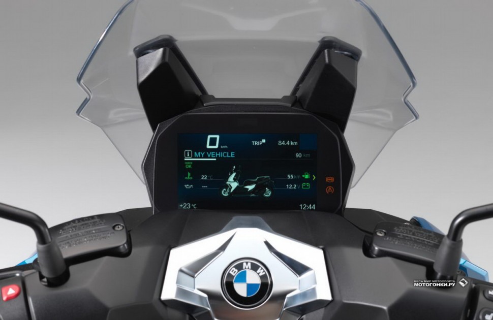 Миланский Мотосалон EICMA-2017: BMW C 400 X (2018) - приборная панель TFT 6.5 дюйма Миланский Мотосалон EICMA-2017: BMW C 400 X (2018) - приборная панель TFT 6.5 дюйма