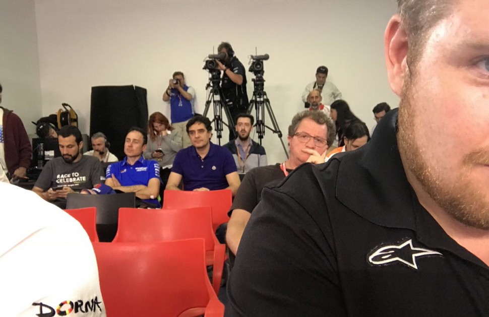 MotoGP - ArgentinaGP 2018: на пресс-конференции с призерами - где же журналисты? MotoGP - ArgentinaGP 2018: на пресс-конференции с призерами - где же журналисты?