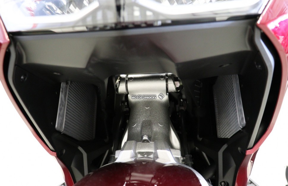 Тест-драйв Honda Gold Wing GL1800 (2018): новая аэродинамика и система охлаждения - потоковая Тест-драйв Honda Gold Wing GL1800 (2018): новая аэродинамика и система охлаждения - потоковая