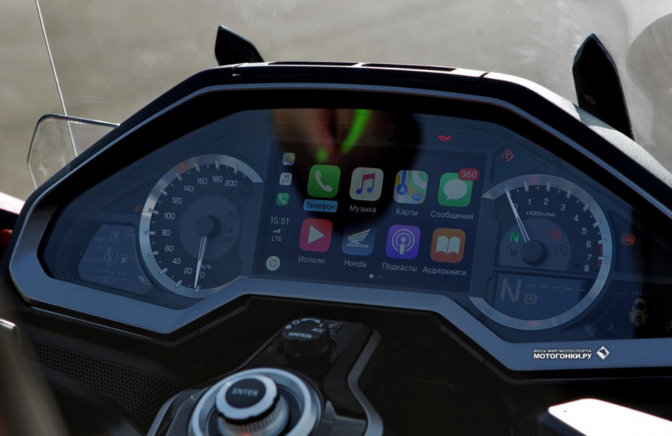 Тест-драйв Honda Gold Wing GL1800 (2018): Apple Car Play активирован! Теперь с пульта мотоцикла можно управлять всем телефоном Тест-драйв Honda Gold Wing GL1800 (2018): Apple Car Play активирован! Теперь с пульта мотоцикла можно управлять всем телефоном