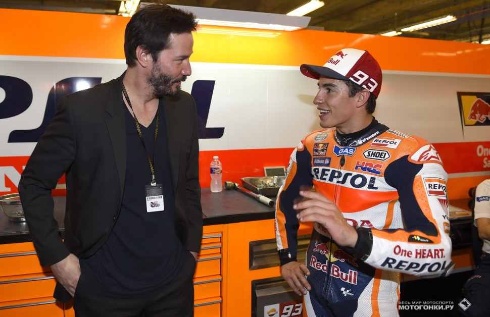 MotoGP 2015 Americas GP 2st Round: эй, парнишка, вам штатный экзорцист в команду не нужен? - Киану Ривз стал VIP-гостем в паддоке Гран-При Америки MotoGP 2015 Americas GP 2st Round: эй, парнишка, вам штатный экзорцист в команду не нужен? - Киану Ривз стал VIP-гостем в паддоке Гран-При Америки
